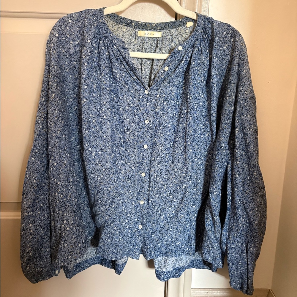 Doen Blue Floral Button-Front Blouse